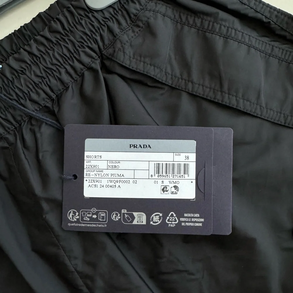 NWT Prada Light Re-Nylon Black Shorts Size 38 - Picture 5 of 7